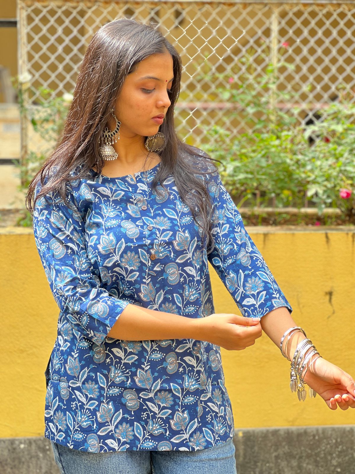 women's short top