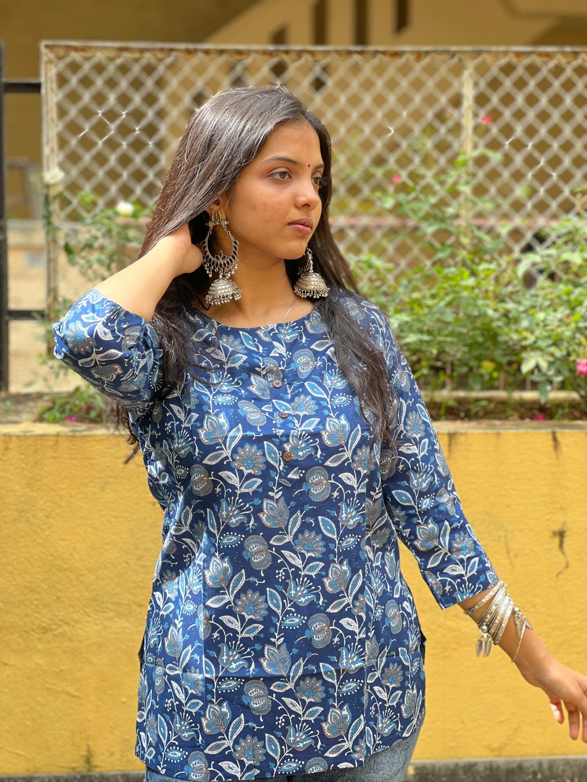 women's short top