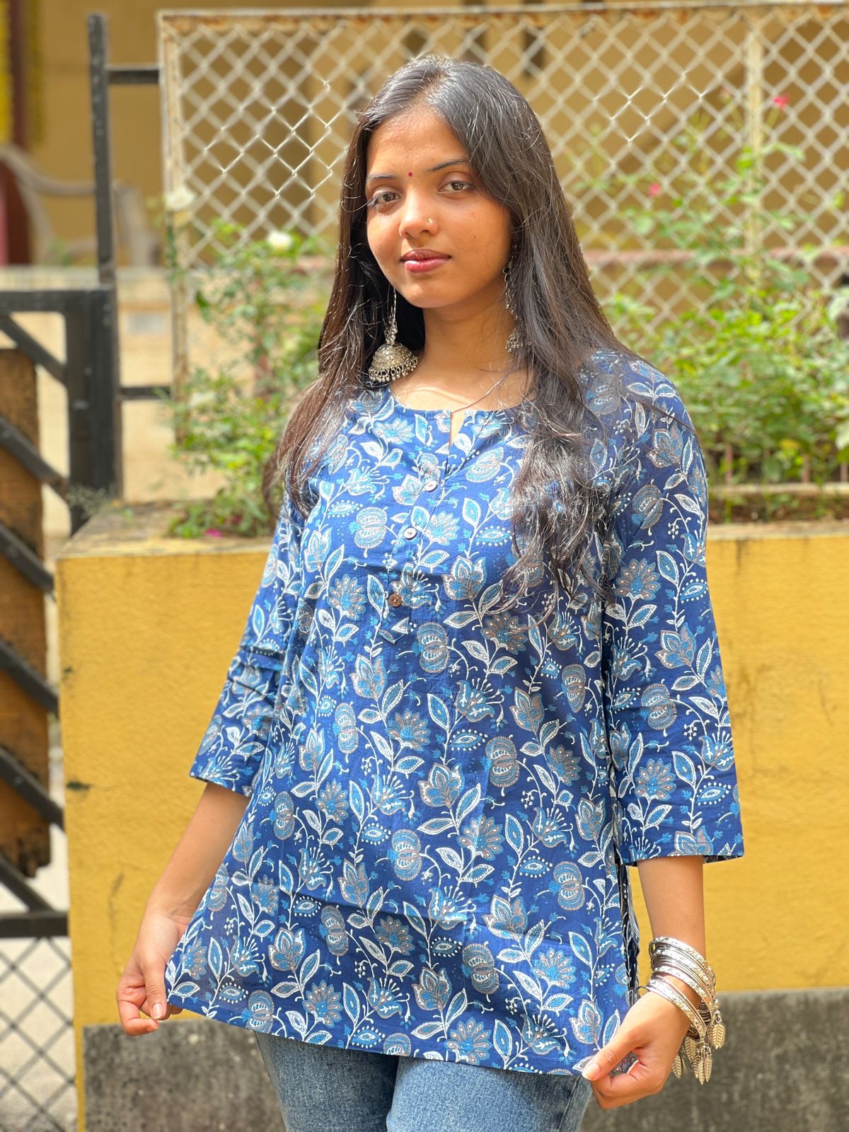 women's short top