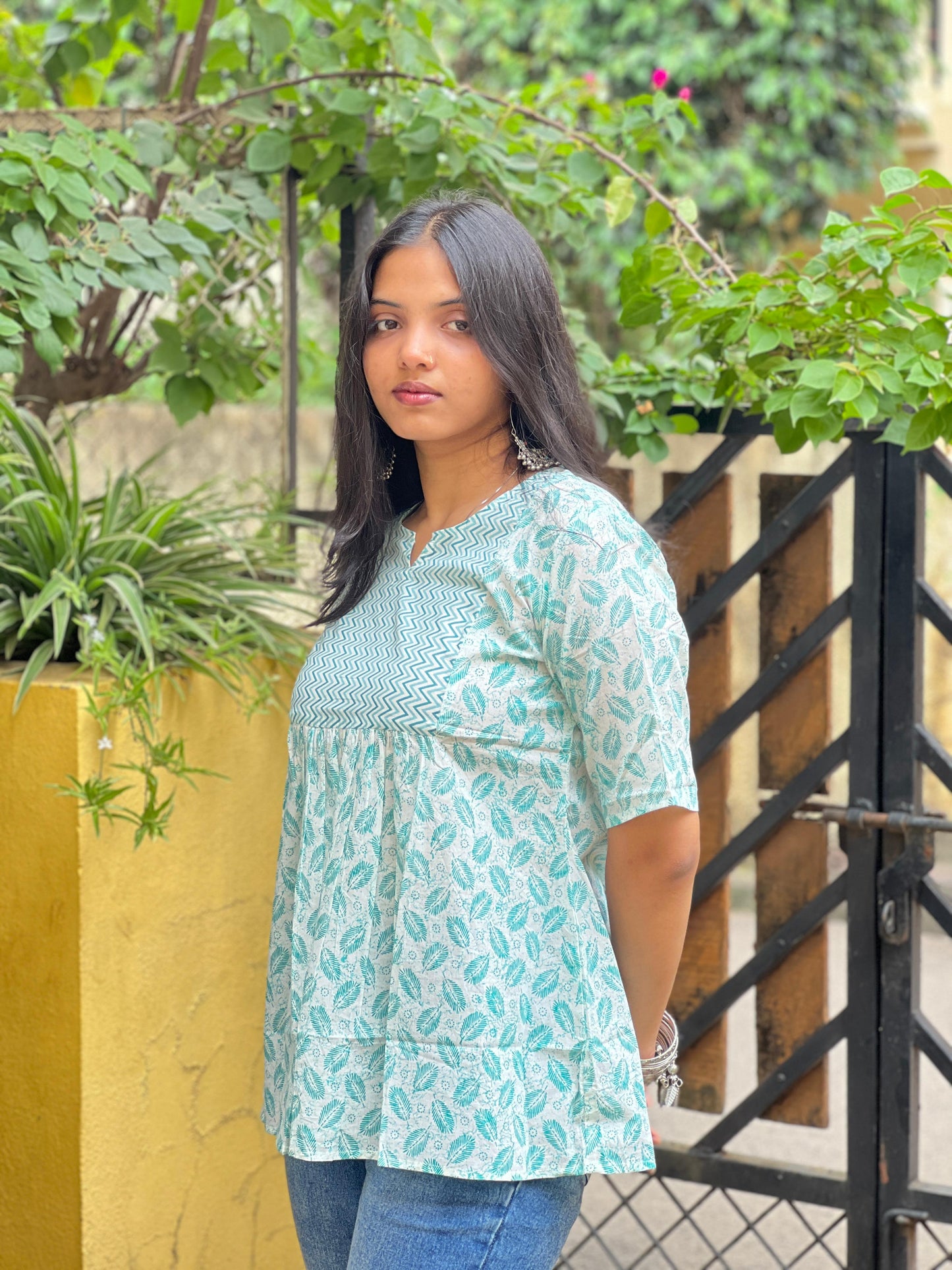 women's short top