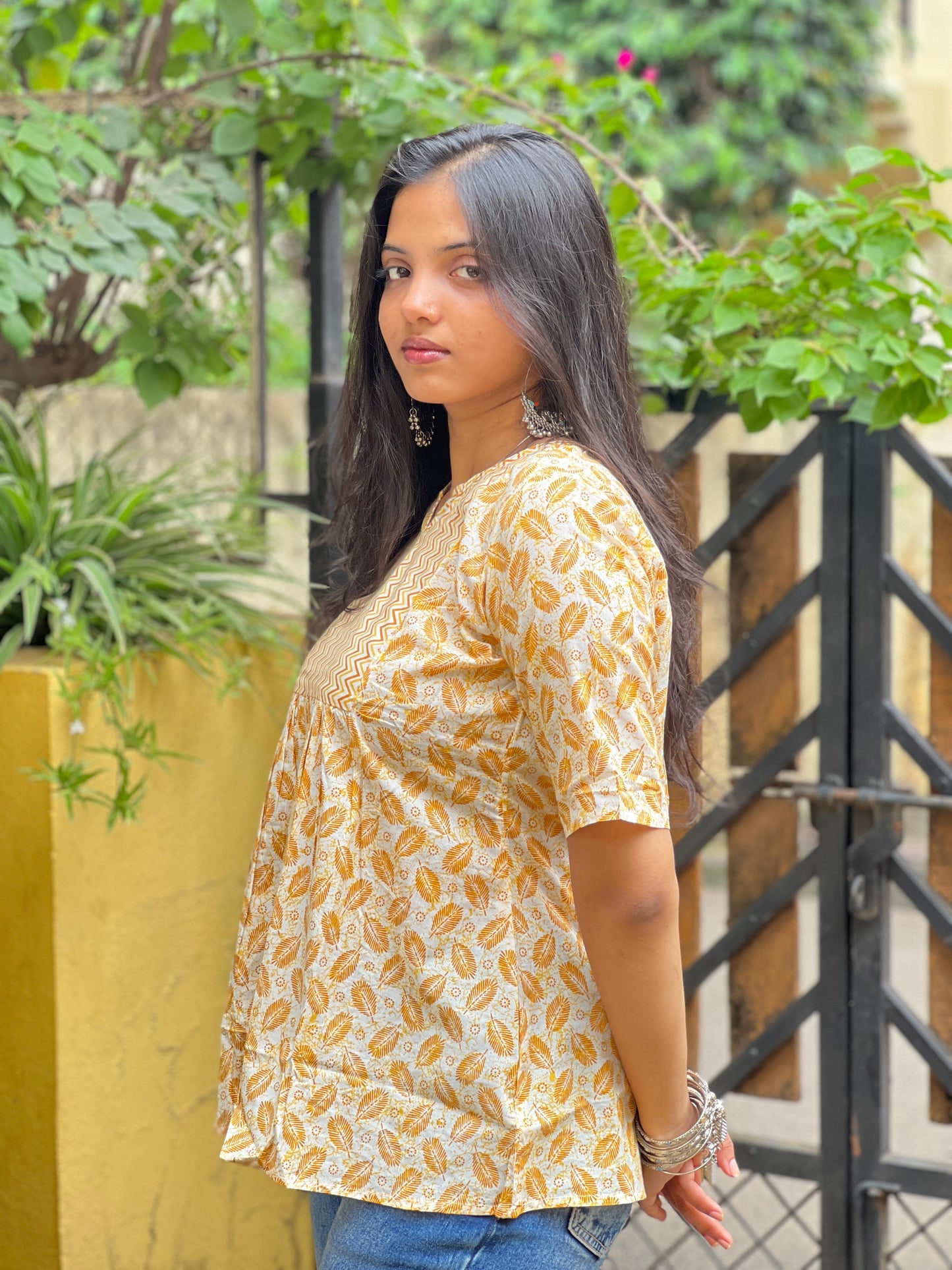 women's short top