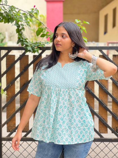women's short top